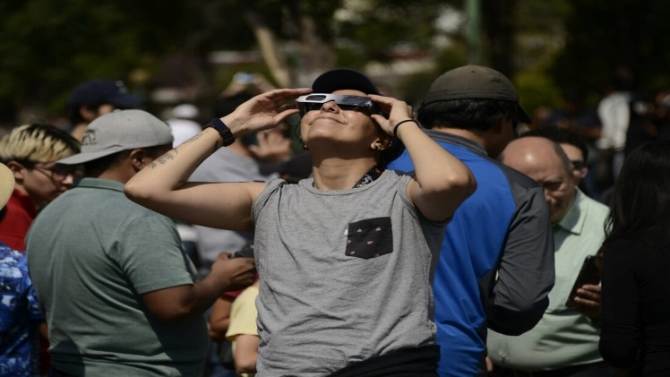 Earn High Profits with Bulk Solar Eclipse Glasses: A Guide for Retailers