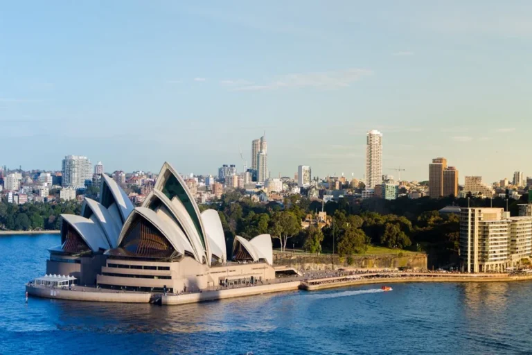 Best Time of Year to Visit Sydney (and Fly There Cheaply) Visit Sydney