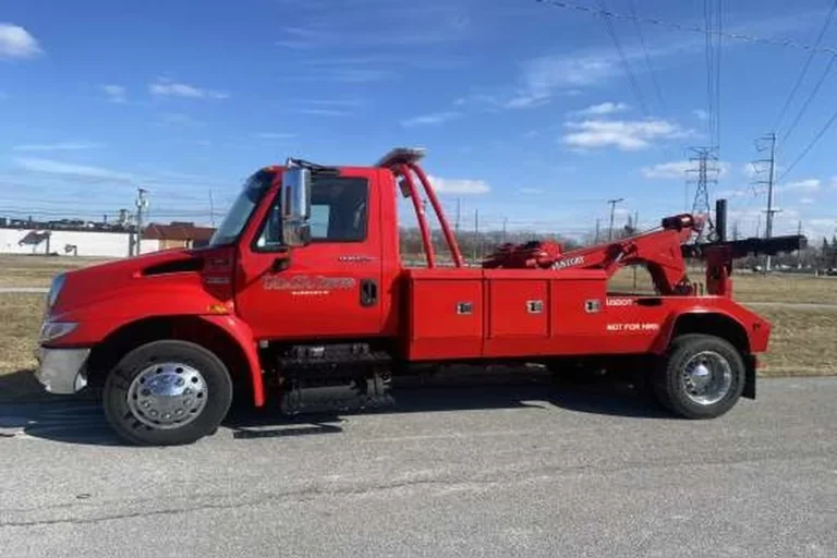 Towing Equipment: How to Get a Good Medium Duty Wrecker Truck Wrecker Truck