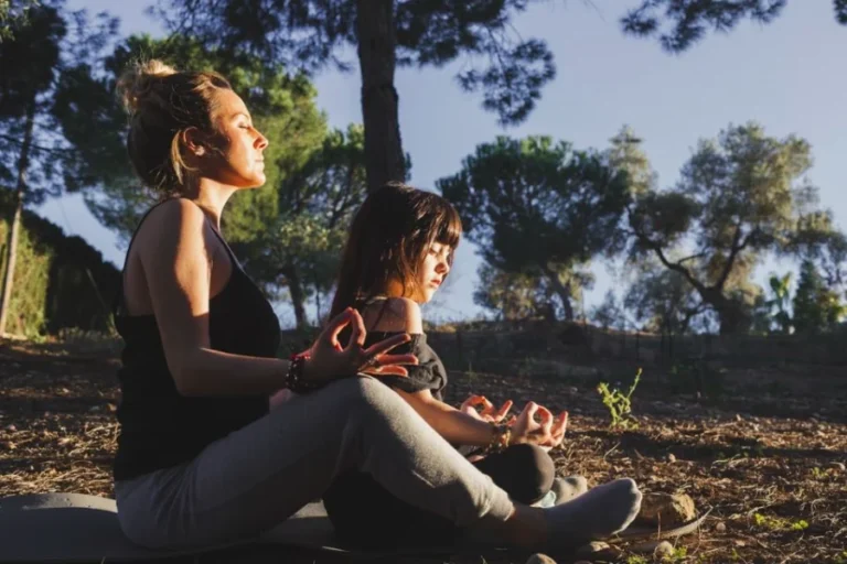 Why Outdoor & Nature-Based Therapies Are Vital For Cognitive Restoration In Early Sobriety
